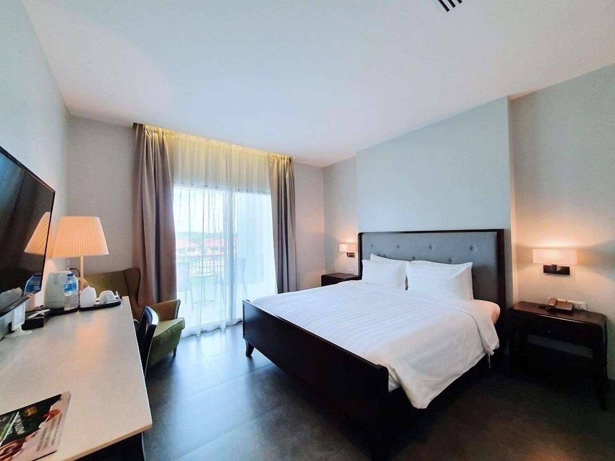 The Sala Pattaya - SHA Certified Hotel Pantai Jomtien Bagian luar foto