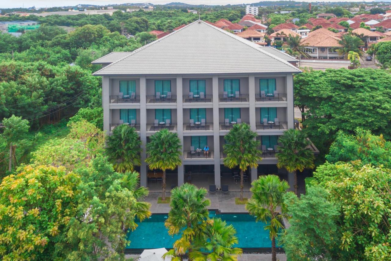 The Sala Pattaya - SHA Certified Hotel Pantai Jomtien Bagian luar foto